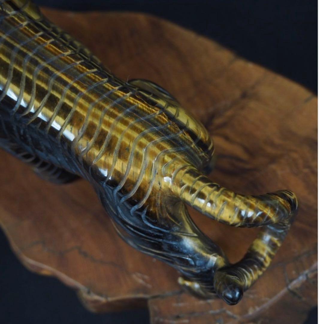 送料無料　リアルな虎目石（タイガーズアイ）彫刻　虎置物　★大珍品★