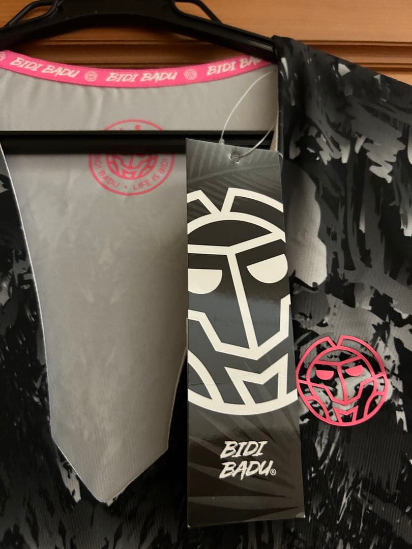 ビディバドゥ　テニスウェア　柄トップス　US-Sサイズ　新品