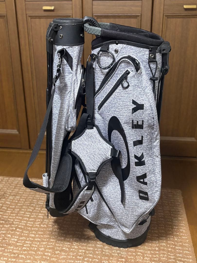 OAKLEY スタンド式キャディバック、サブバックセット