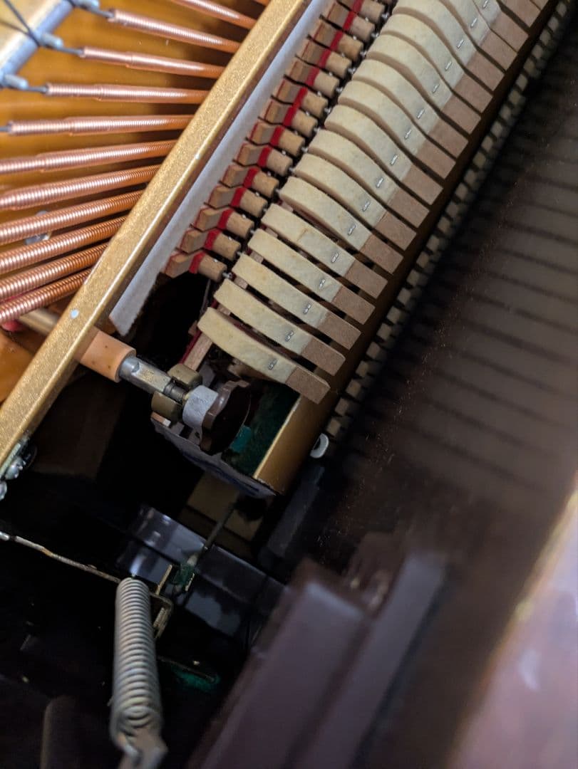 STEINBURG　アップライトピアノ　猫足　ダークウォールナット　木目調