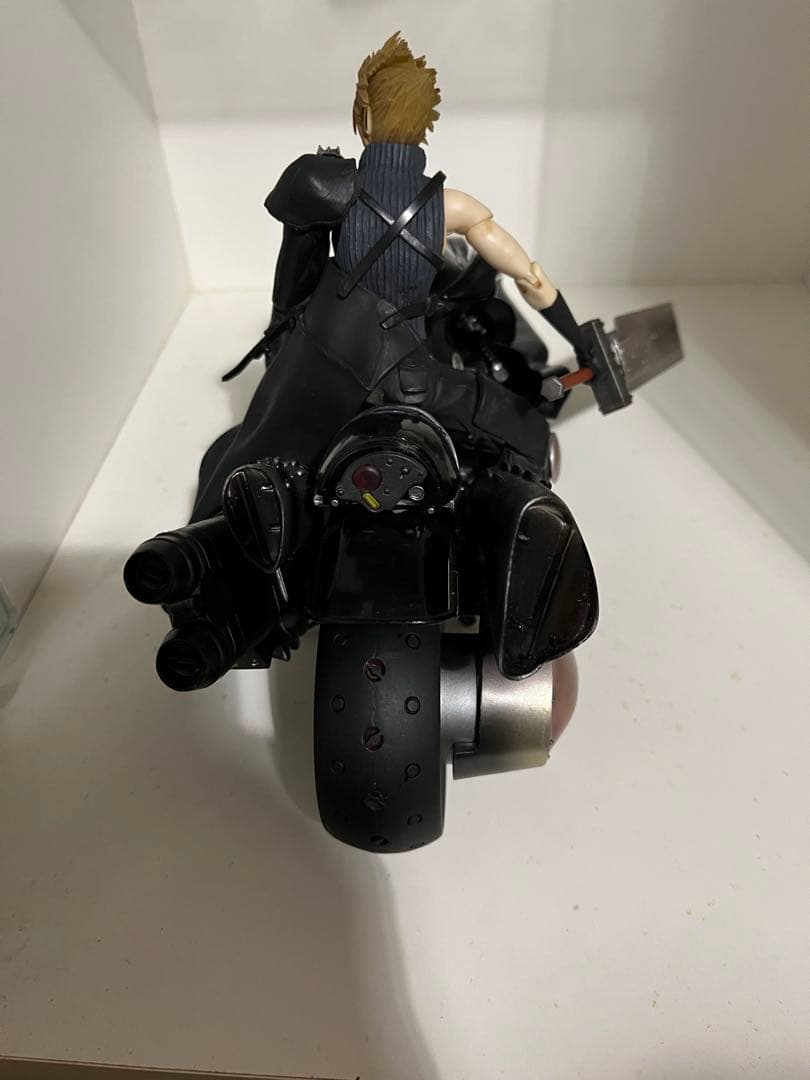 ファイナルファンタジー プレイアーツ クラウド アドベントチルドレン