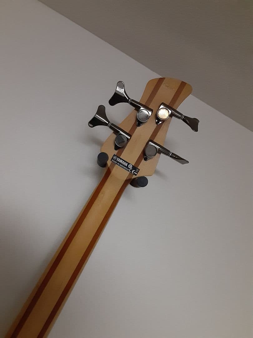 メルカリ便　Yamaha ヤマハ　trbx304 エレキベース　ケース付き