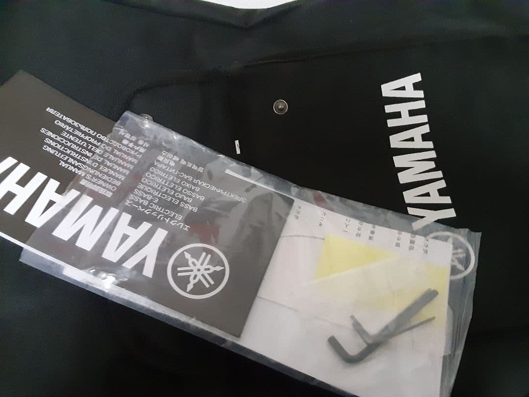 メルカリ便　Yamaha ヤマハ　trbx304 エレキベース　ケース付き