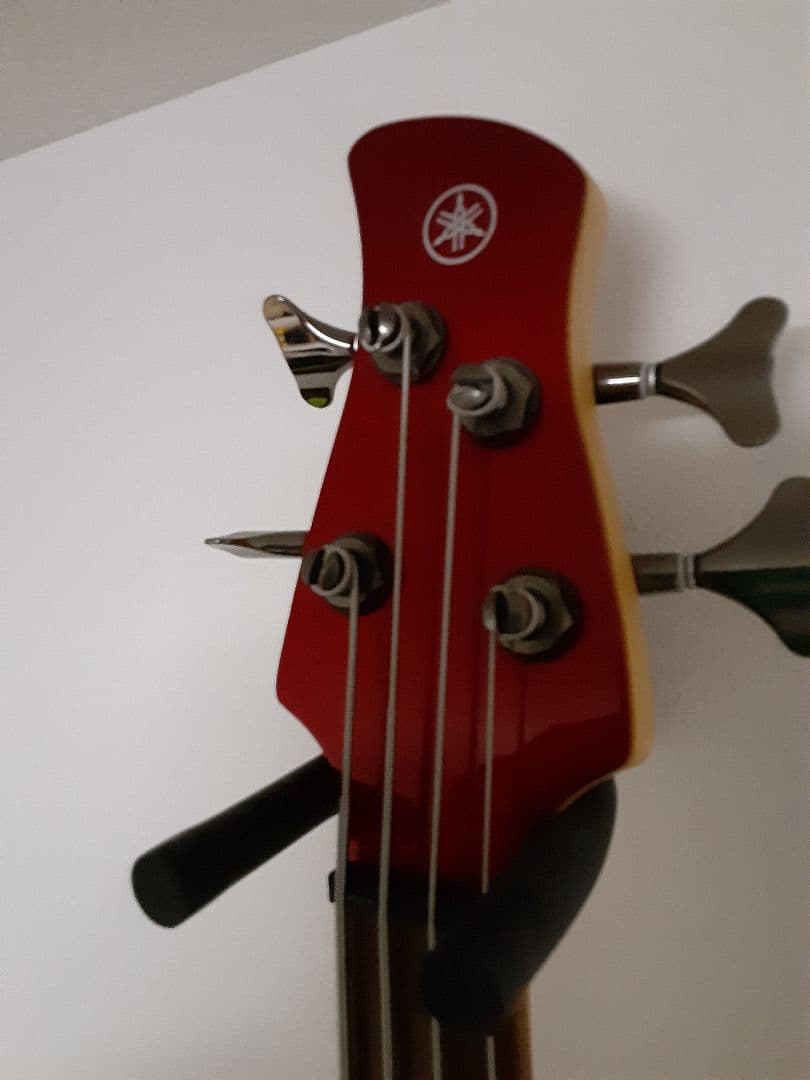 メルカリ便　Yamaha ヤマハ　trbx304 エレキベース　ケース付き