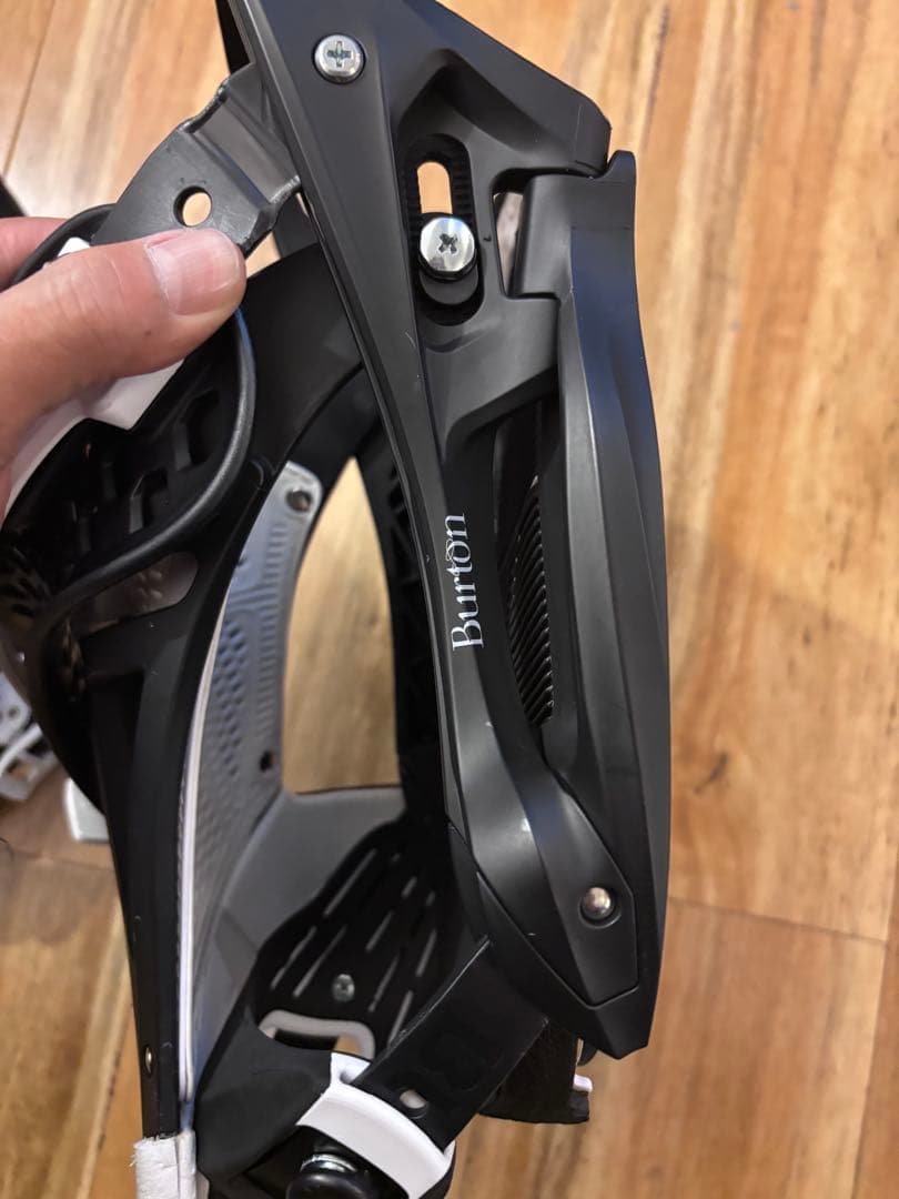 Maja Vira スノーボードビンディング