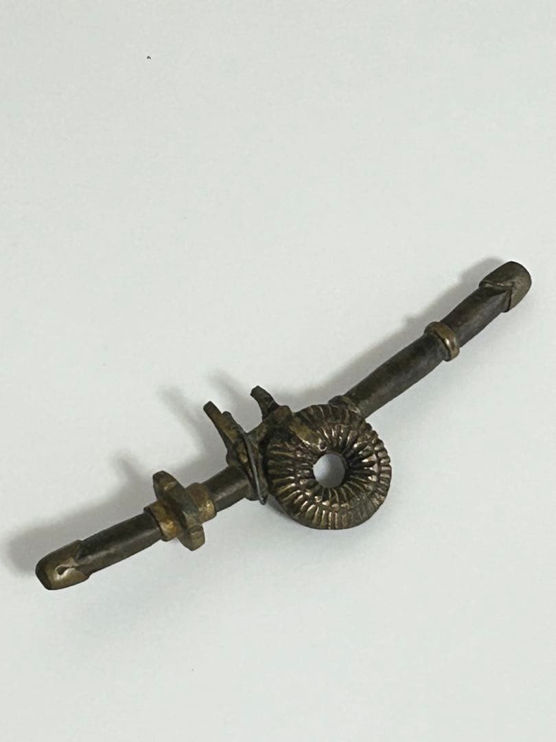 銅製　騎馬武者像