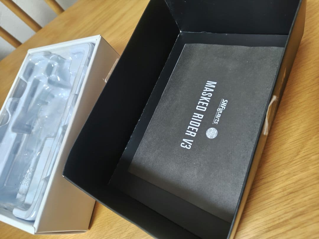 仮面ライダー　V3　真骨彫　発光　頭部