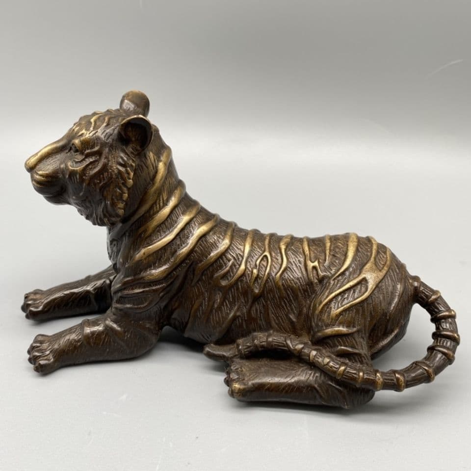 銅器 虎 臥虎 干支虎 茶台 事務室 玄関開運 風水招財 装飾品 工芸品 置物