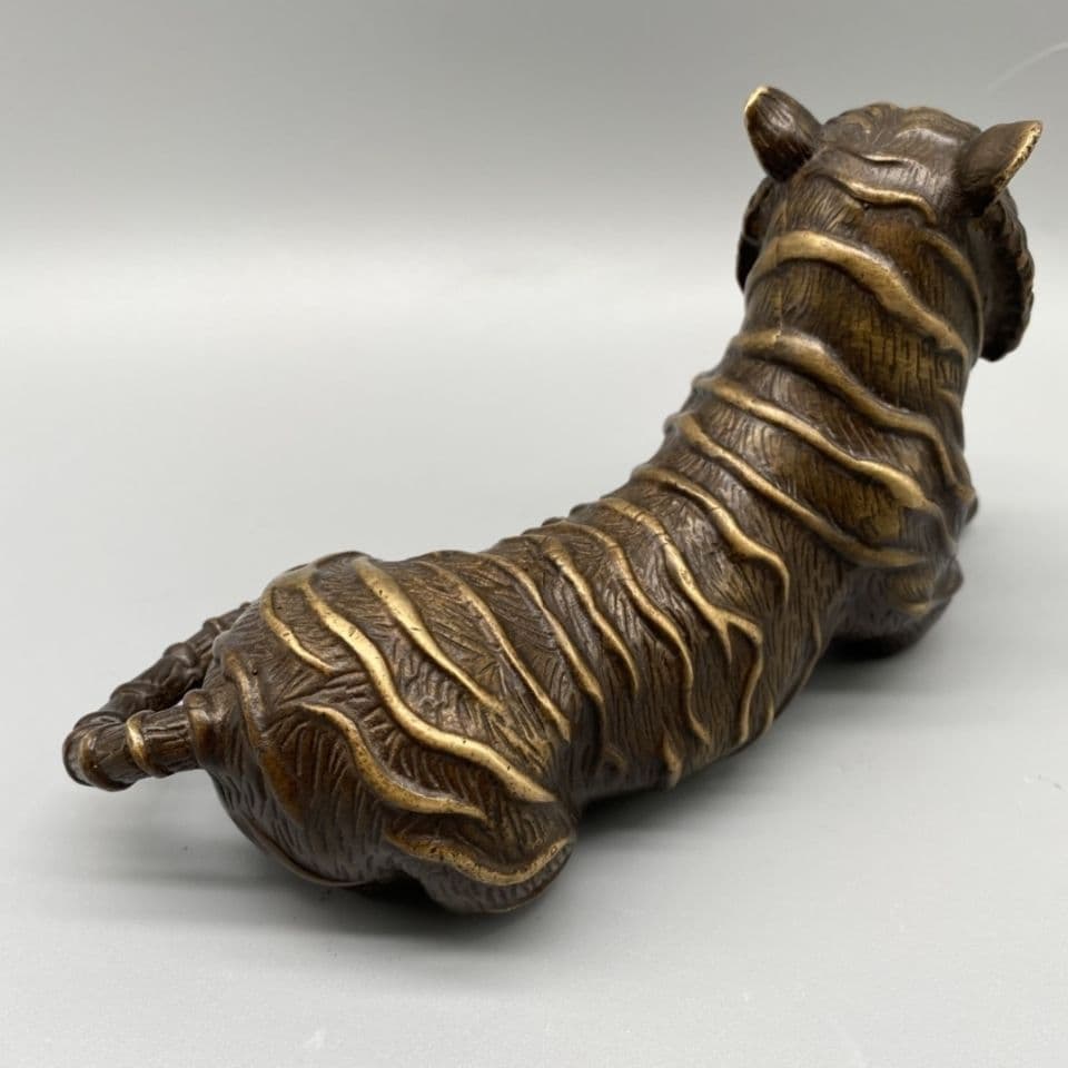 銅器 虎 臥虎 干支虎 茶台 事務室 玄関開運 風水招財 装飾品 工芸品 置物