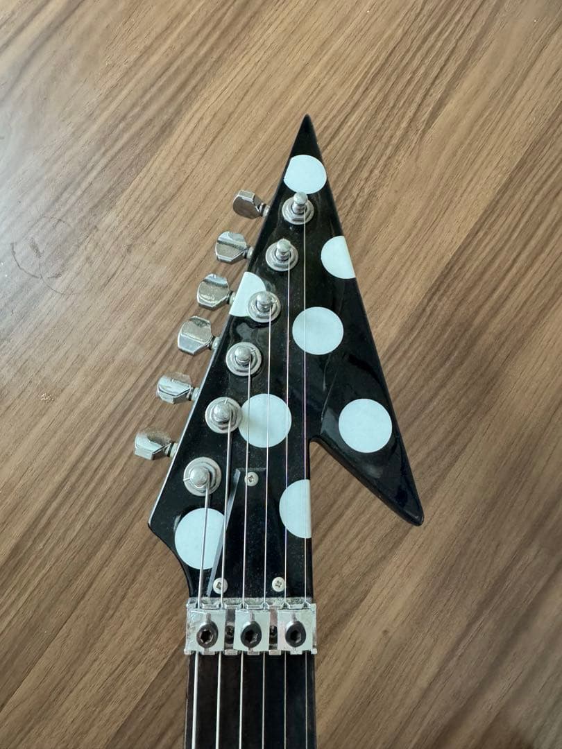 「RRV」（ランディ・ローズV）ポルカドット ギター