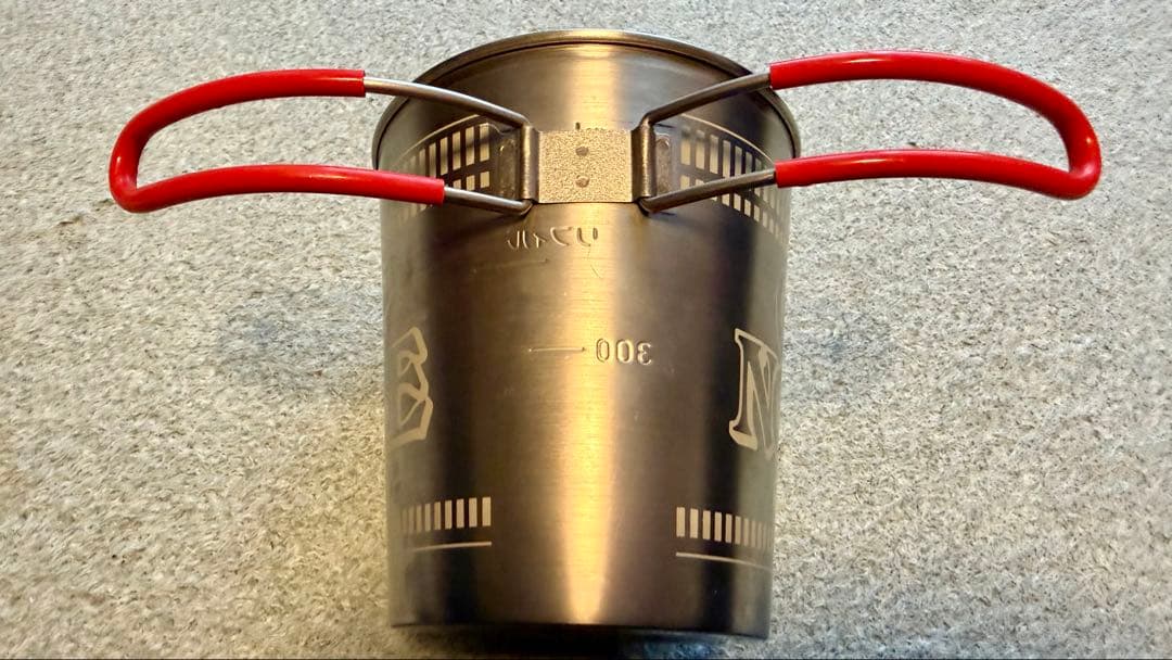 カップヌードル チタンマグ 800ml 蓋付き　中古品