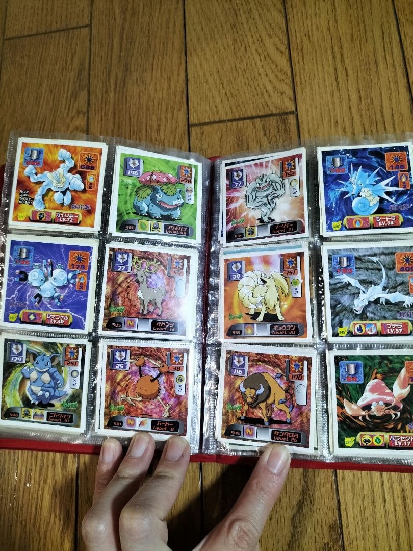 ポケモンシール　ポケットアルバム ポケモンデザイン