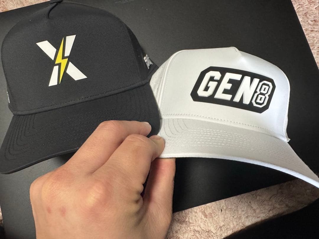 PXG 帽子2個セット　黒白　ボール　マーカー　ボール付き