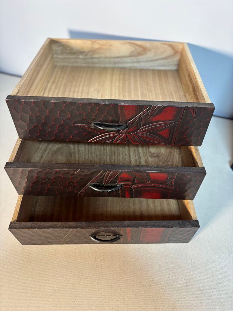 昭和レトロ　鎌倉彫り　竹彫刻の木製 小タンス 漆塗り　10段引き出し