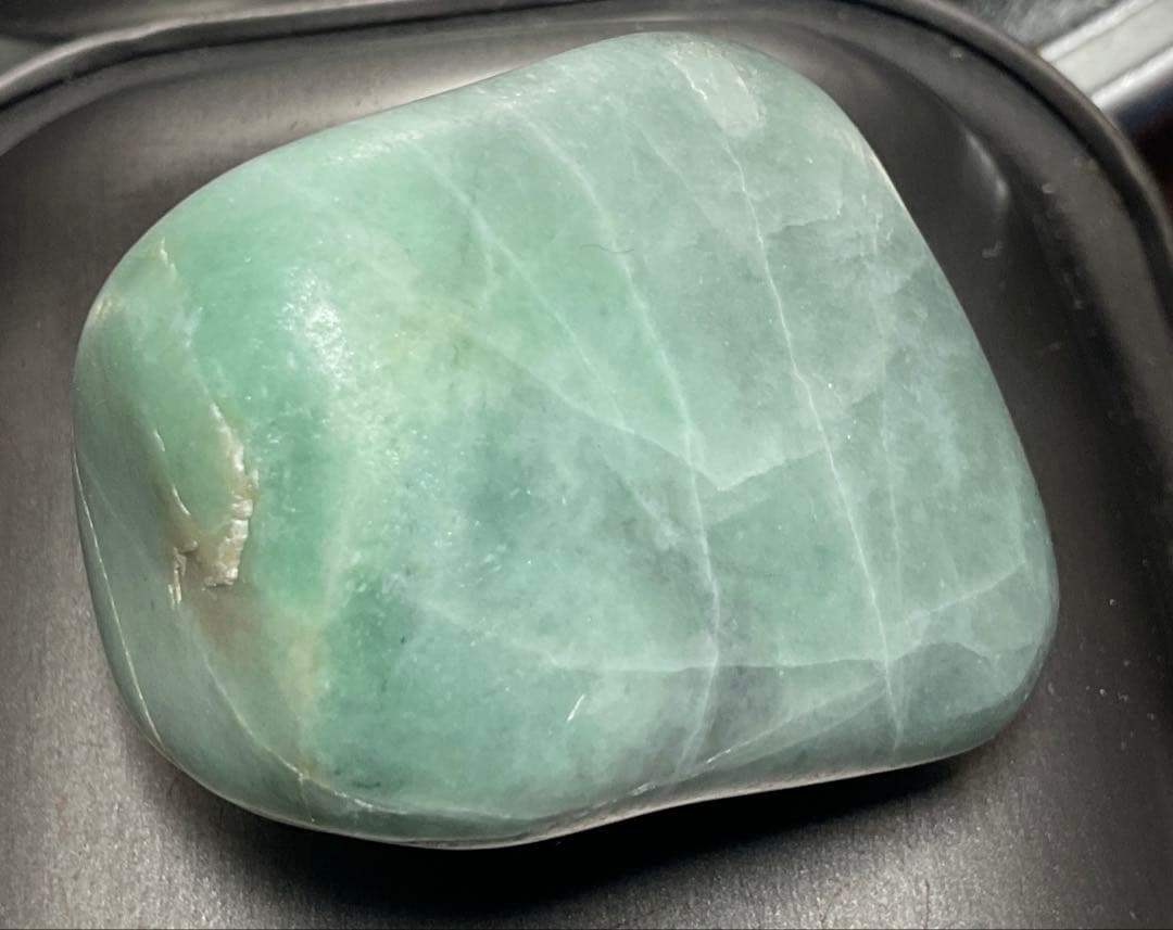 新春［緑色　ガラス質］　上質糸魚川翡翠海石200g ヒスイ　ひすい