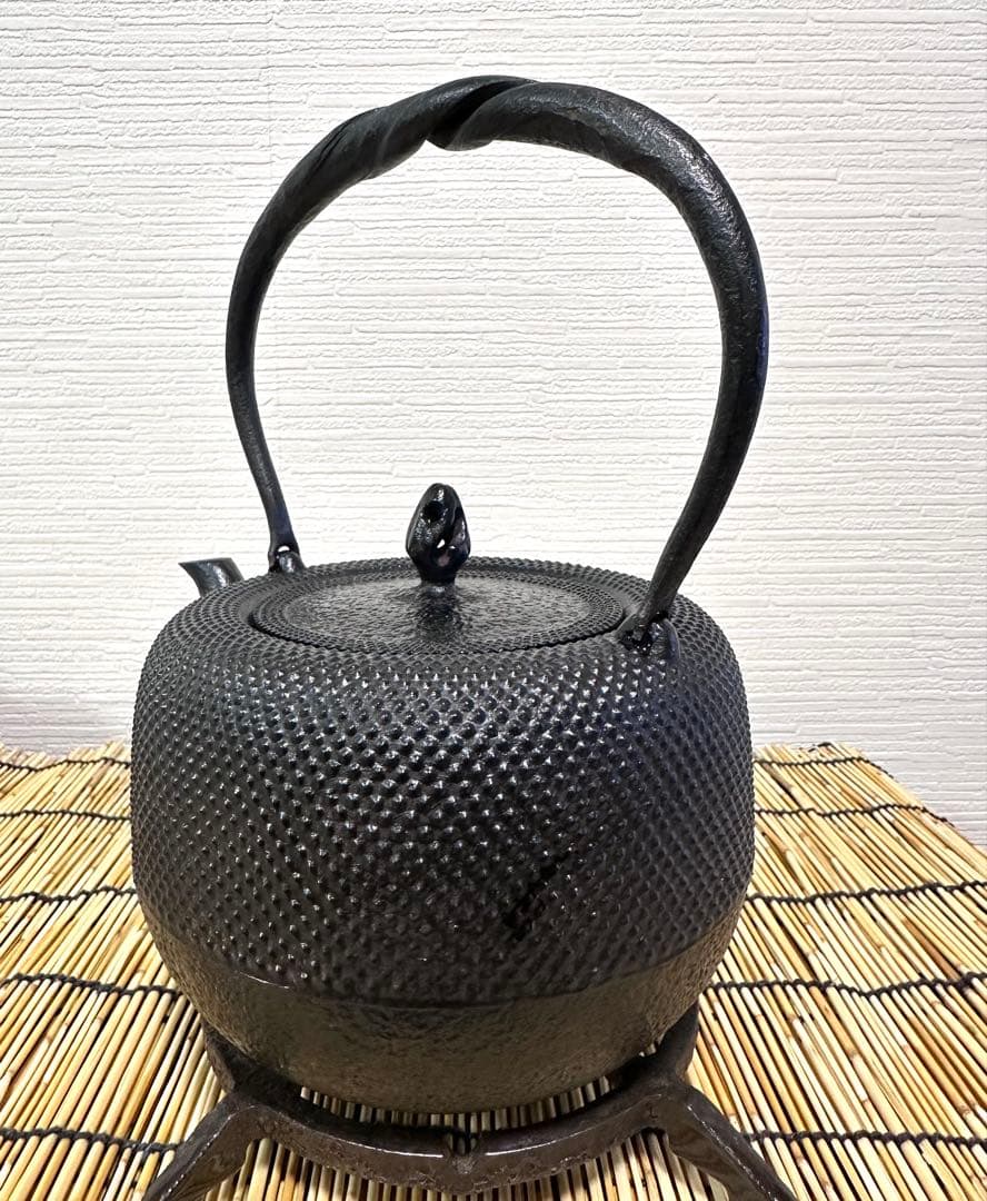 未使用品　南部照光堂造　１５型アラレ　南部鉄瓶　南部鉄器　鉄瓶　調理器具