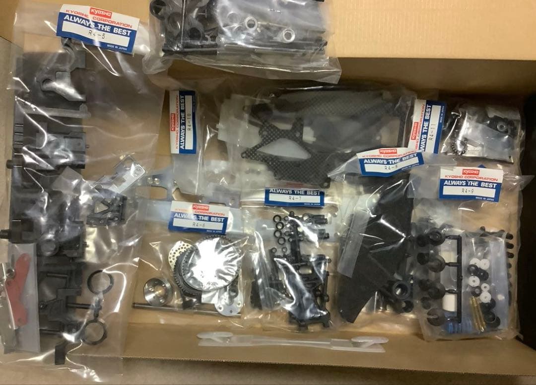 未組立て　京商　V-ONE R4 31265 KYOSHO