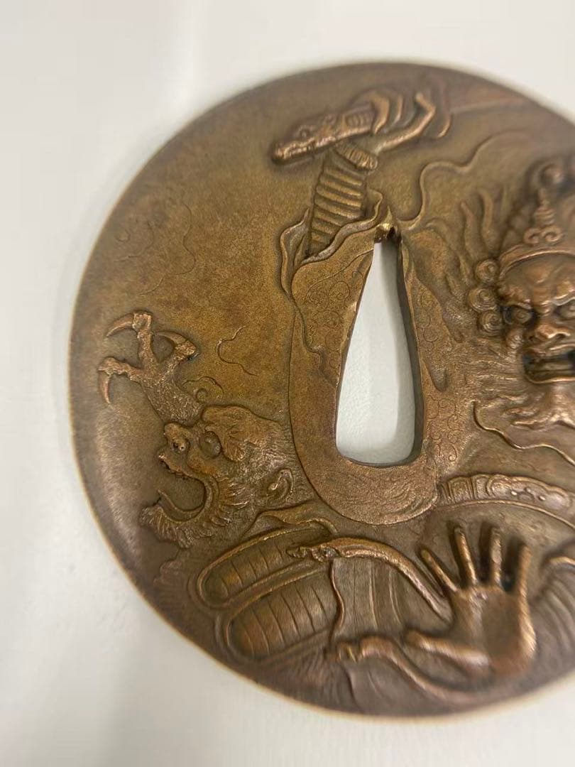 迫力の逸品　鐔鍔つば　『陽光刻』　在銘　鬼鐘馗図