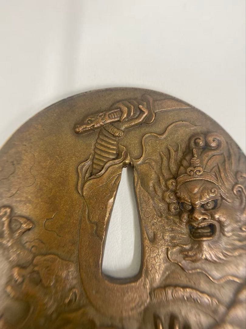 迫力の逸品　鐔鍔つば　『陽光刻』　在銘　鬼鐘馗図