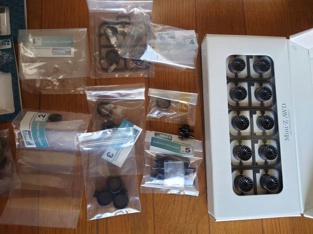 イ*ー様 ミニッツAWD MINI-Z フルセット オプション多数 双葉プロポ付