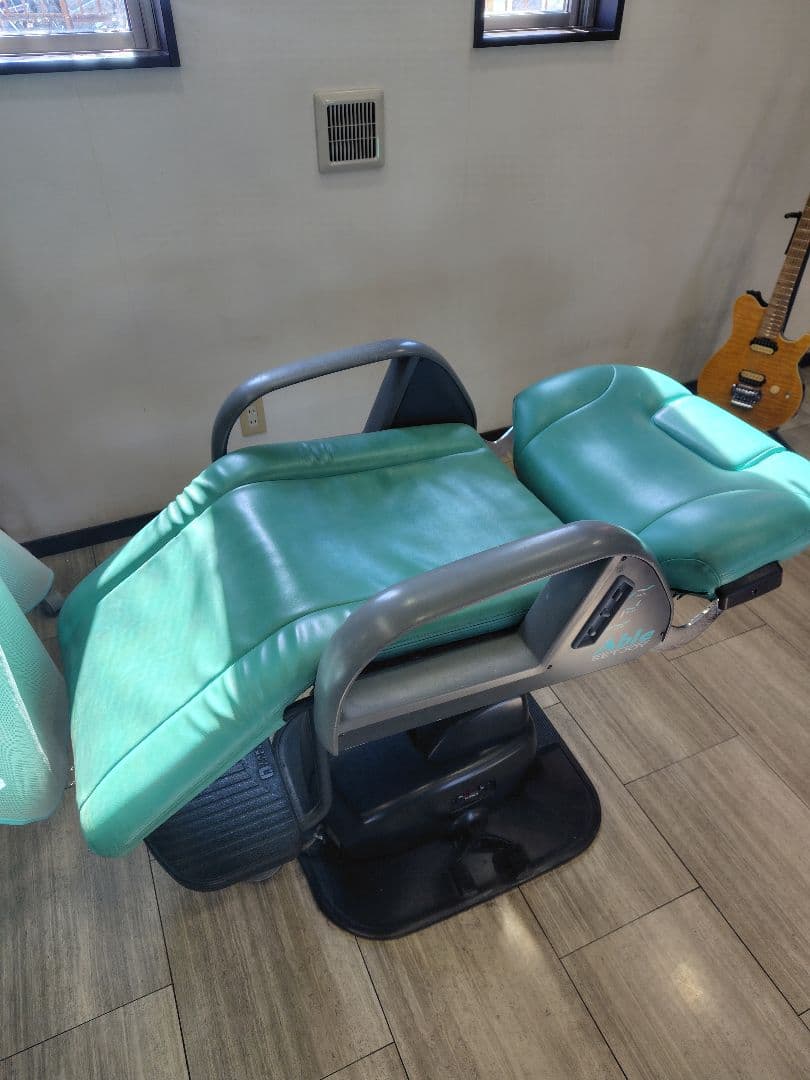ジャンク品　Able SET JOY 美容椅子 電動リクライニング　グリーン