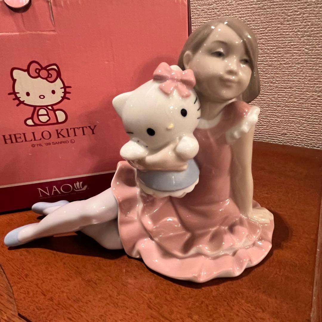 新品　未使用　ハローキティ　リヤドロ　NAO 陶器　人形　サンリオ　コラボ　置物