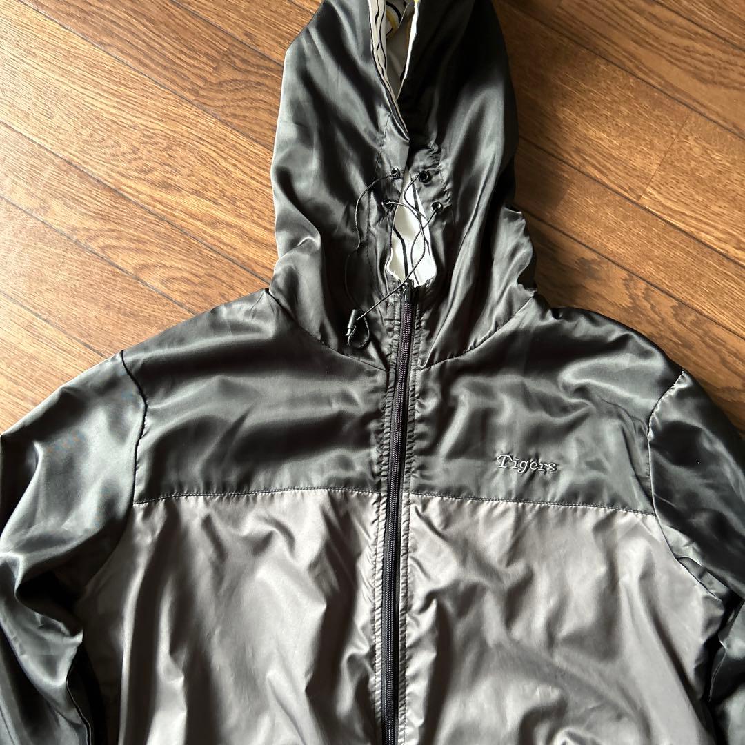 リバーシブルジャンパー　Mサイズ　阪神タイガース