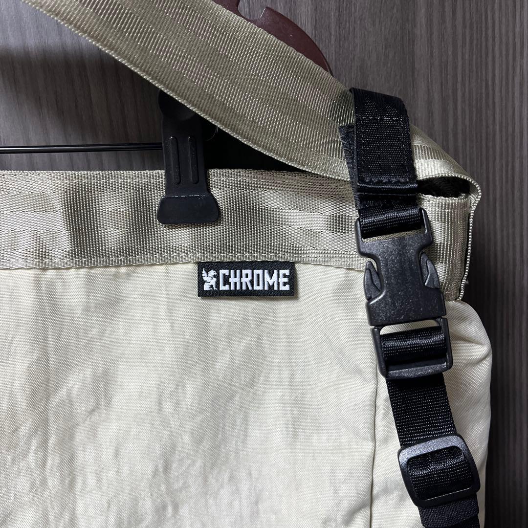 クローム ニュースペーパーメッセンジャーバッグ 26L サンドストーン