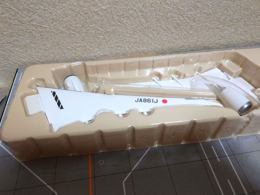 【ボーイング限定品　JAL B787-9 JA861J 1/200】