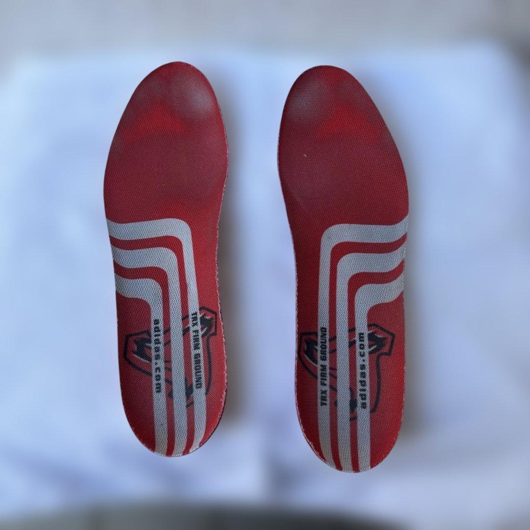 adidas サッカーシューズ ブラック/レッド　プレデター