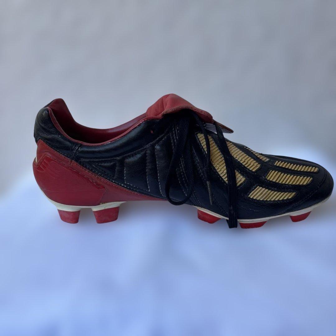 adidas サッカーシューズ ブラック/レッド　プレデター