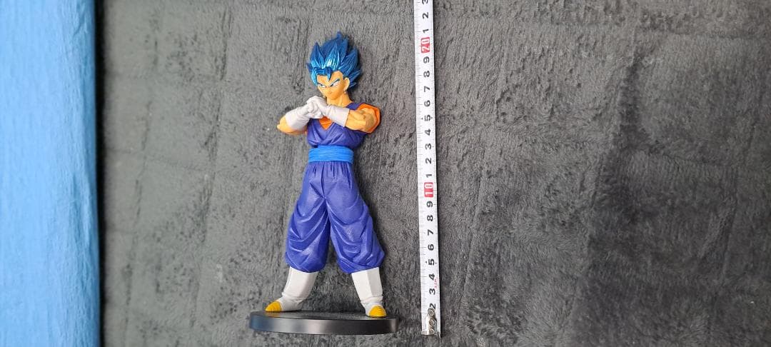 厳選特価セール　青い髪と筋肉質な腕が特徴の超サイヤ人ゴッド超サイヤ人ベジット