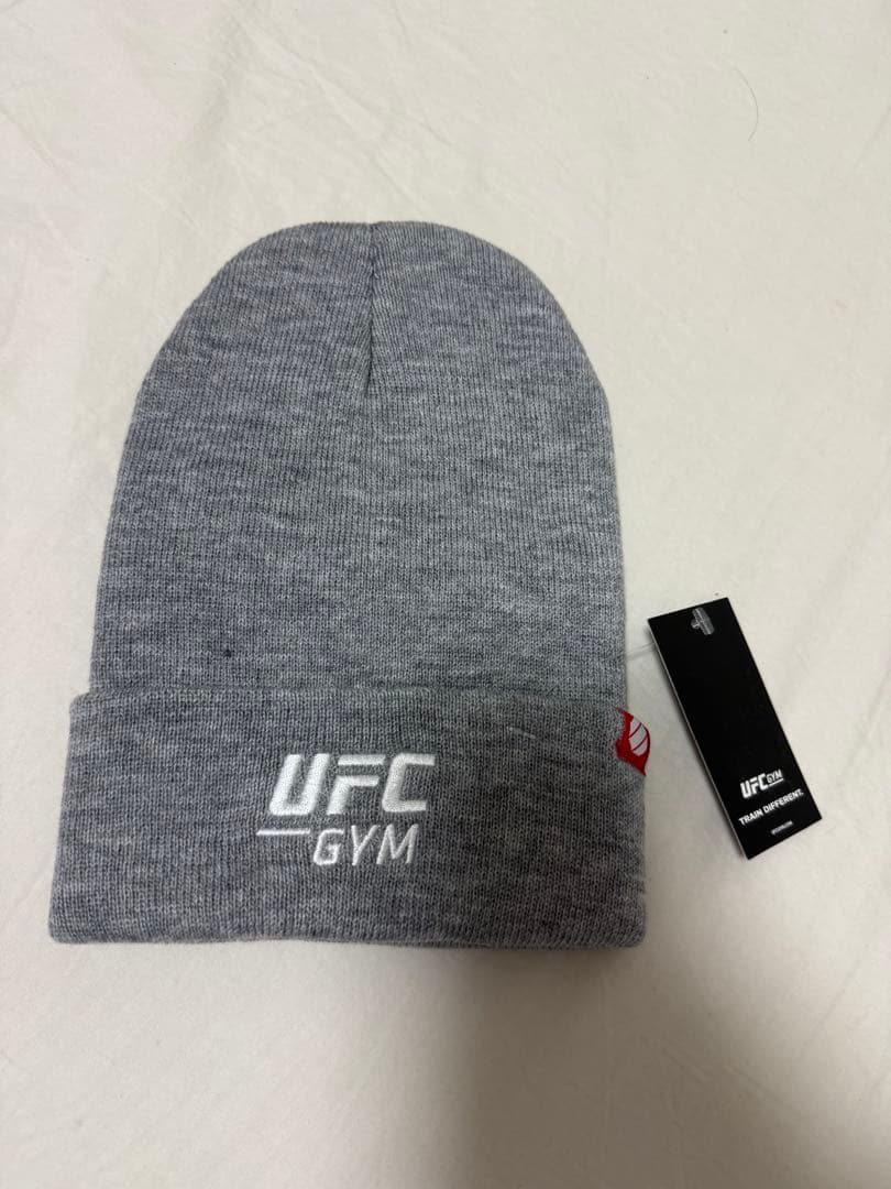 [新品未使用]UFC GYM ニットキャップ& 手袋&ヘッドバンド&ソックス3足
