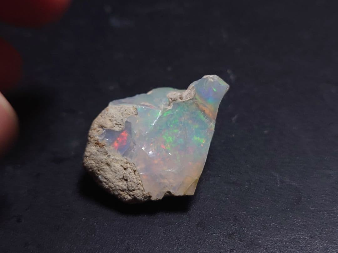 エチオピア　オパール　原石　鉱物標本　ジュエリーグレード　AAA