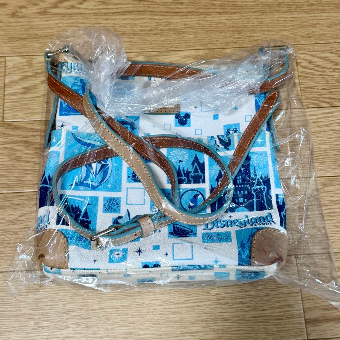 ディズニーランド　60周年記念の　ドゥーニー＆バーク製ボディバッグ　ポシェット