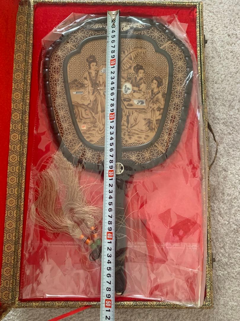 ア*ン様 新品！中国美術 唐木造 白檀透彫刻 翡翠 軍配型硯屏 団扇