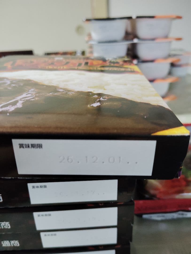 ヒロセ通商レトルトカレー4種34個、ごはん17個、即席ラーメン2個、総合計53個