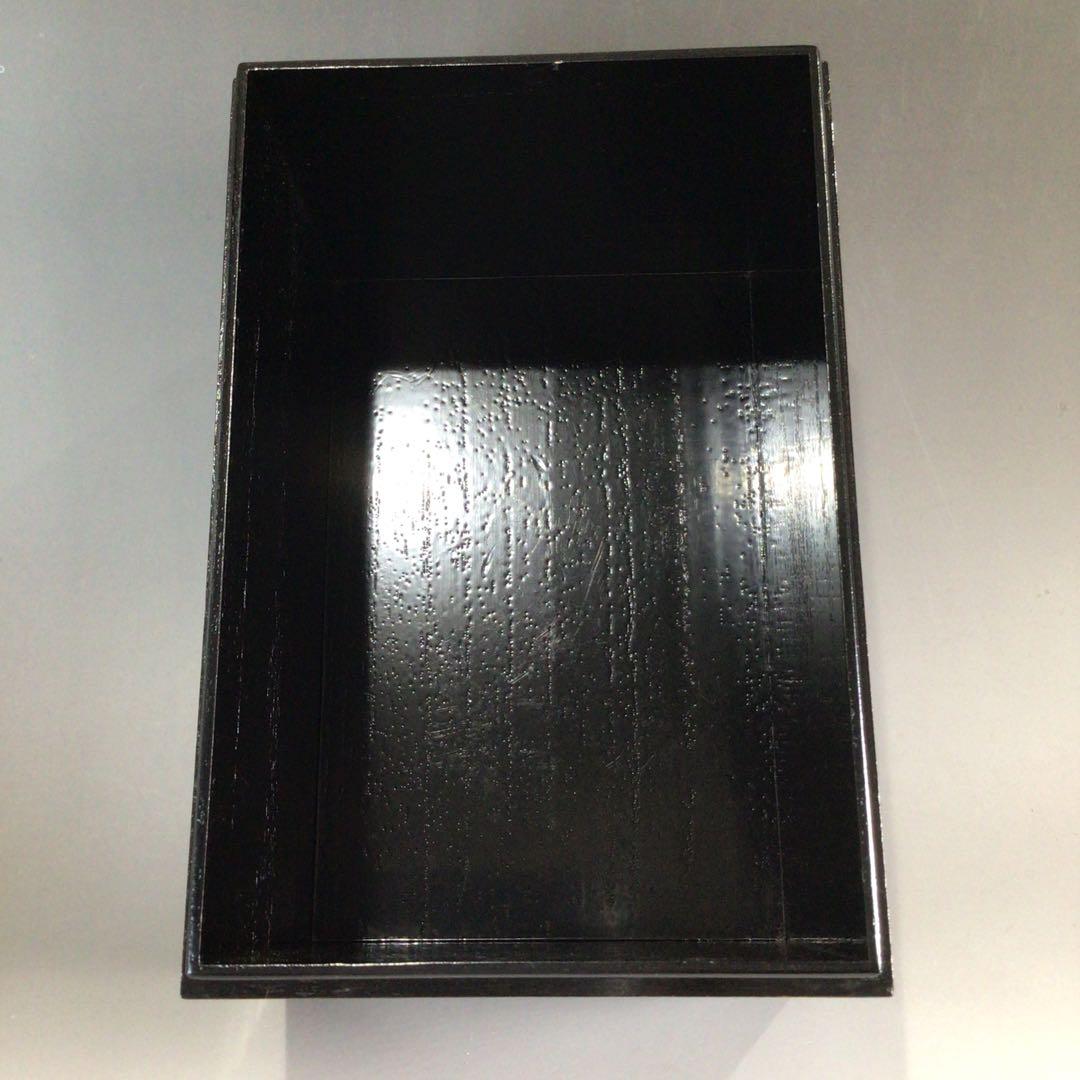 Ｐ２３２　茶箱　『桐木地』『溜塗』『茶碗　棗　茶筅　振出　茶巾筒』　紙箱　茶道具