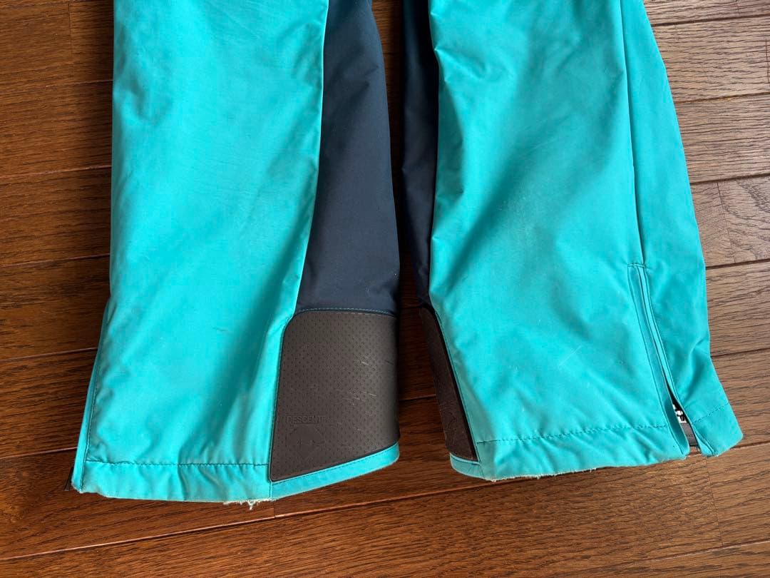 中古品　スキーウェア 上下セット　DESCENTE　Mサイズ