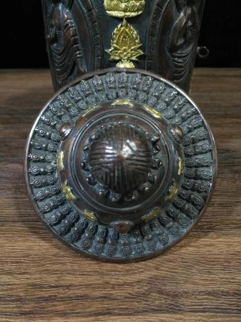 中国古美術・チベット铜鎏金八吉祥《四面佛金剛罐》・細密彫 ・六字大明呪彫刻・置物