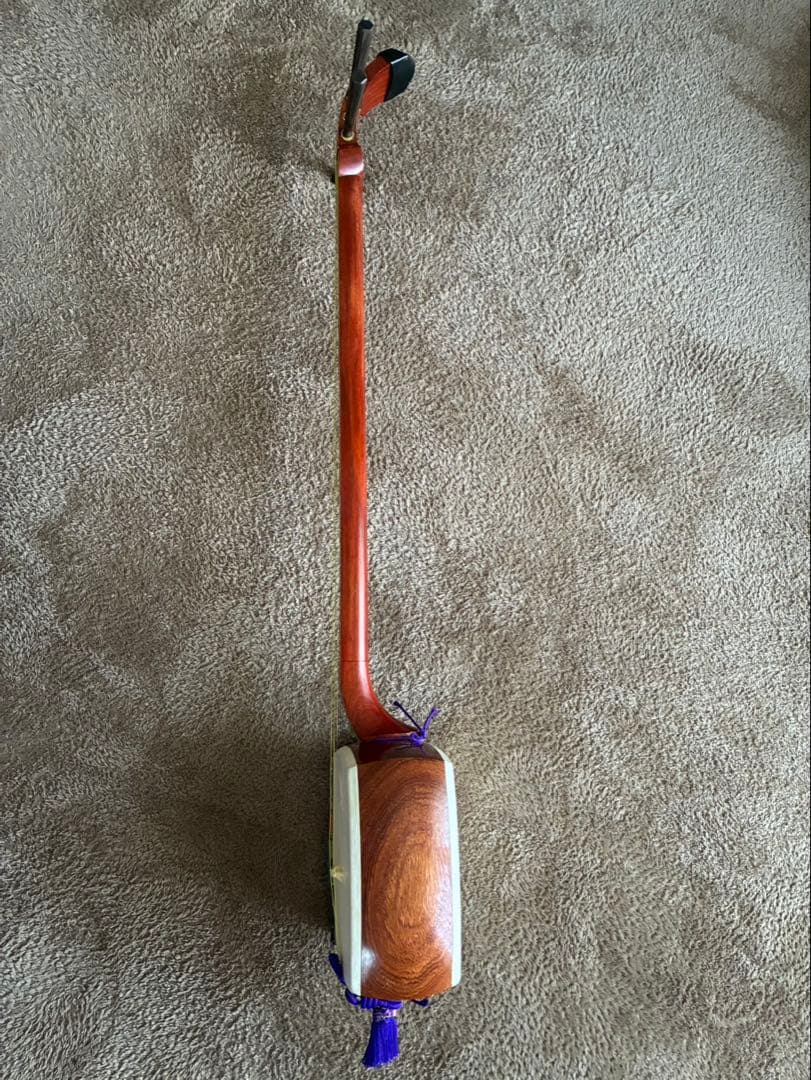 三味線・全長約99cm ハードケース・撥・駒のセットになります