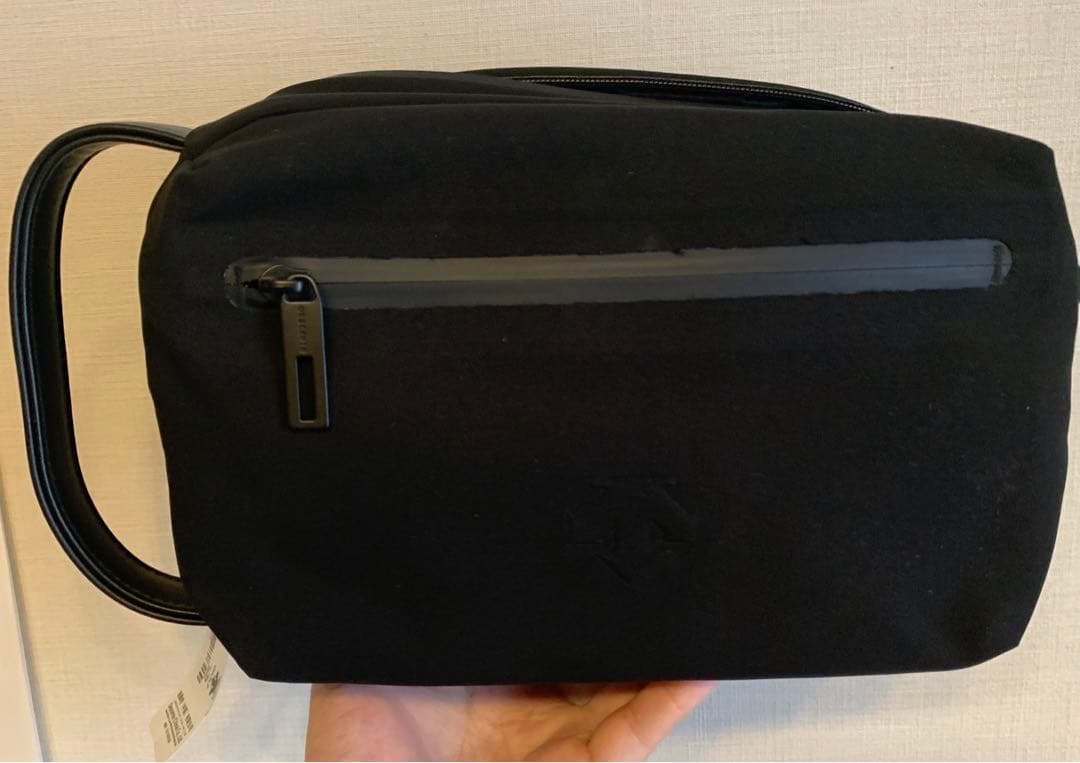 デサント　黒ゴルフポーチ【新品】