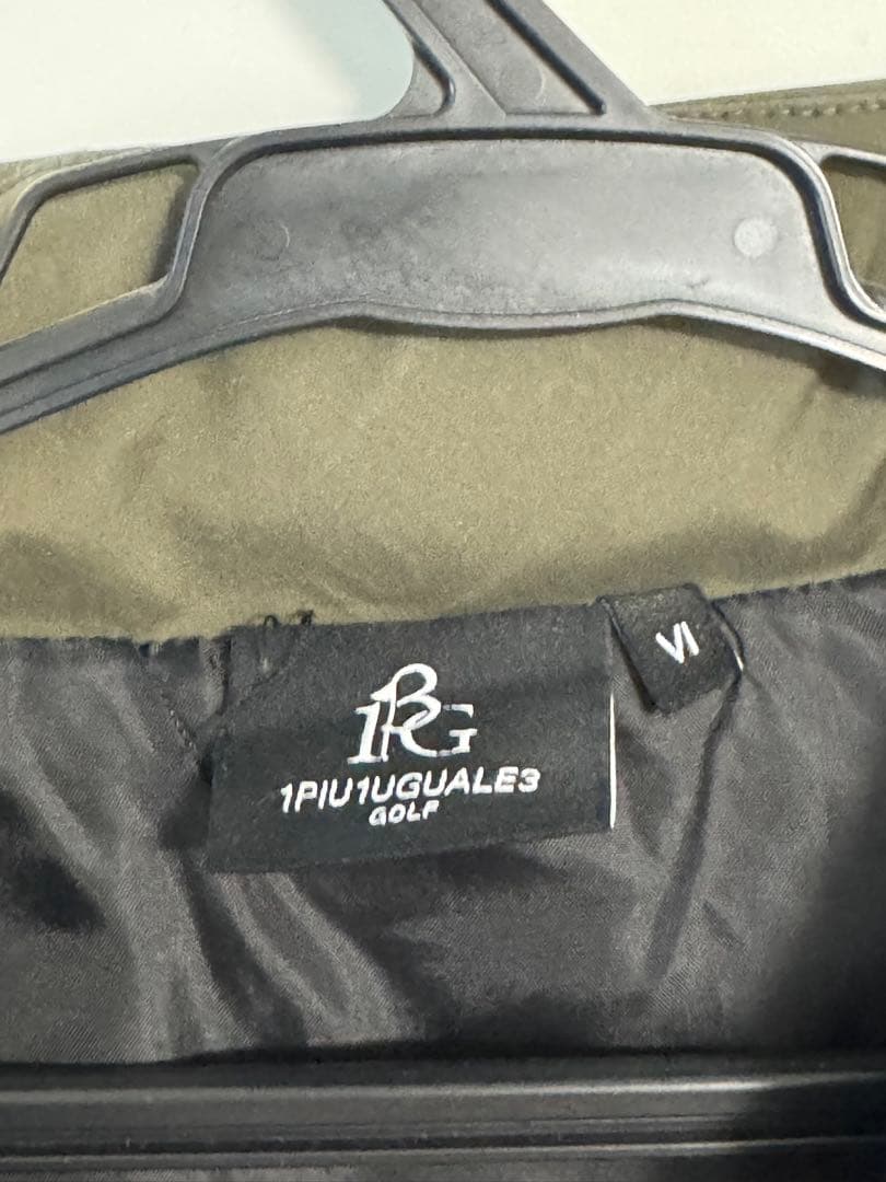 美品1PIU1UGUALE3 GOLF ダウンベスト XLオリーブグリーン