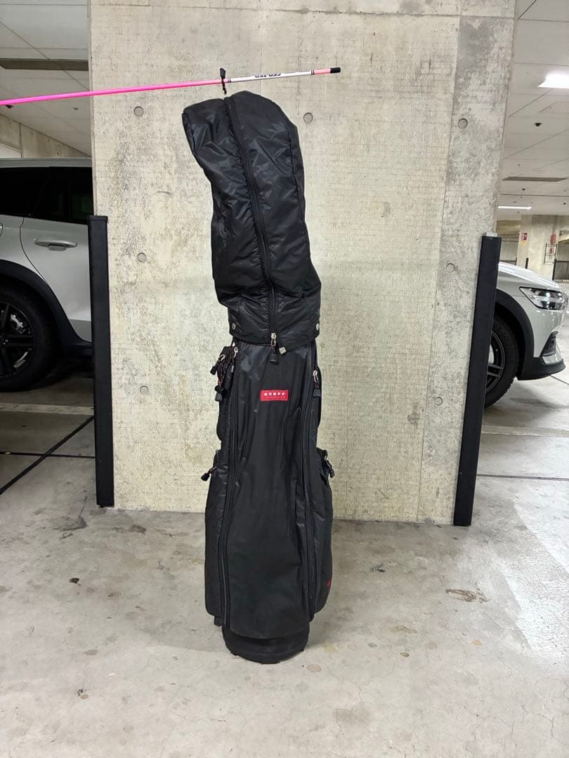 ブラックフード付きキャディバッグ
