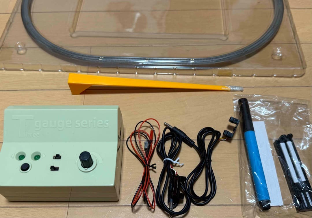 世界最小の鉄道模型　栄進堂Tゲージ基本セット・ポイント、レール他
