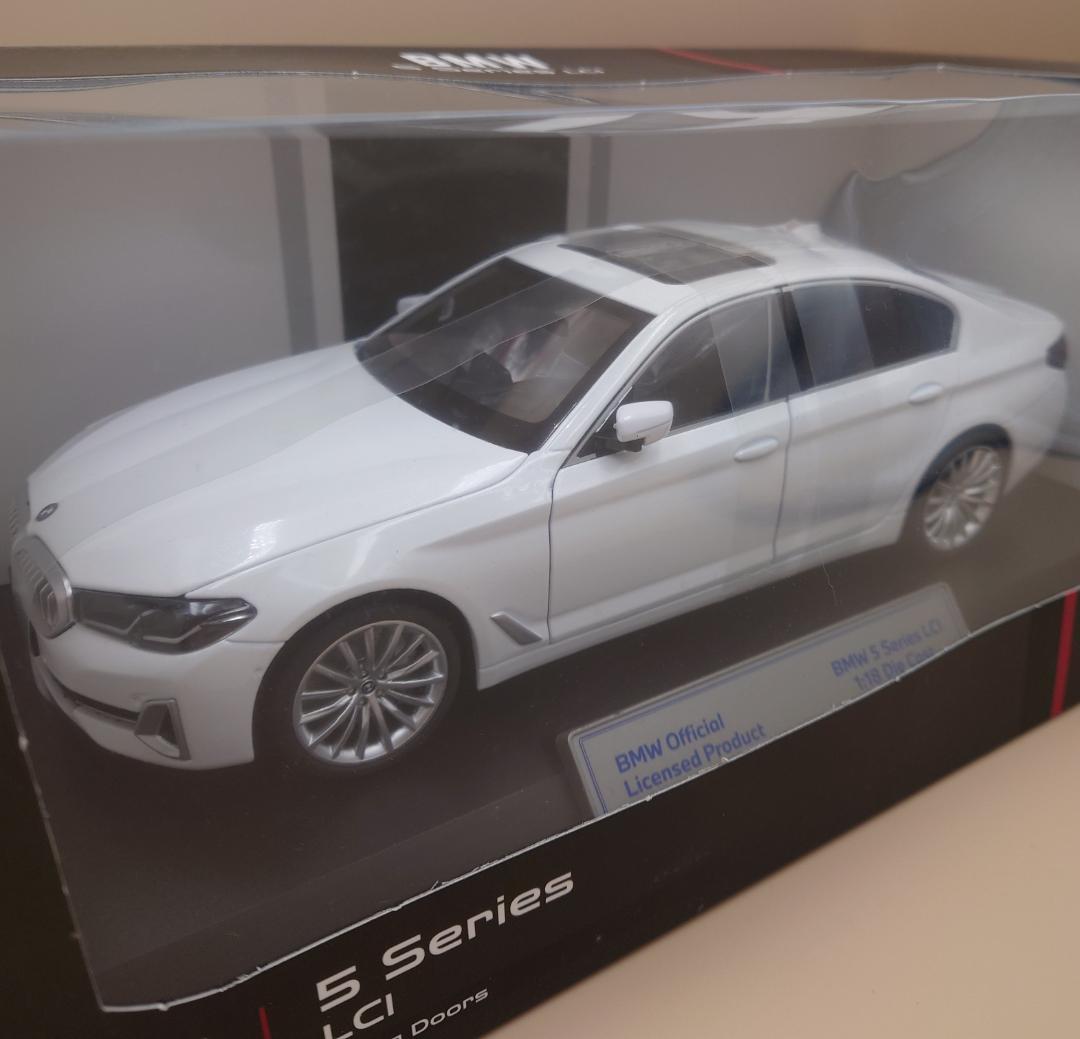 1/18  530Li ホワイト ダイキャスト製ミニカー