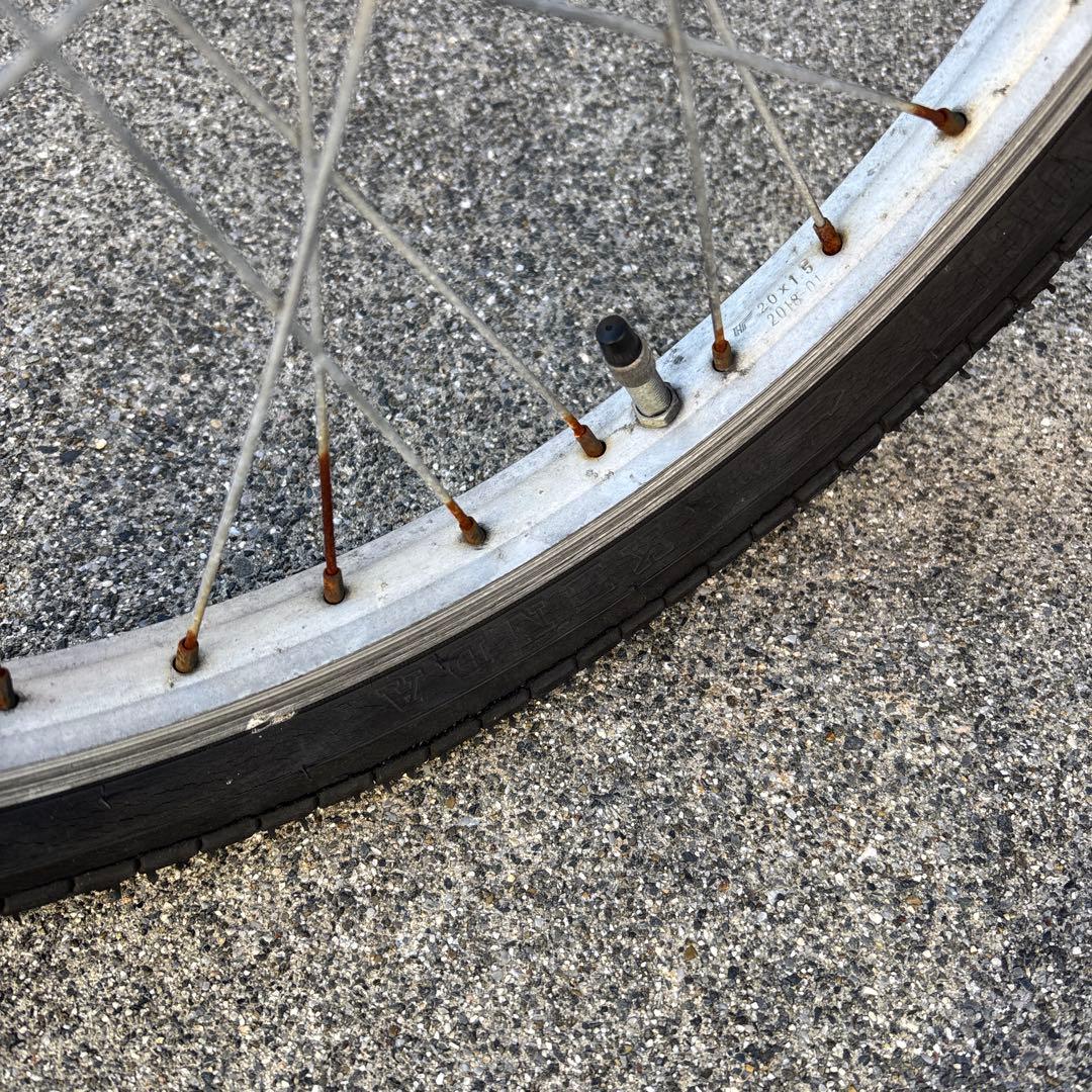 クリーム色シティサイクル バスケット付き