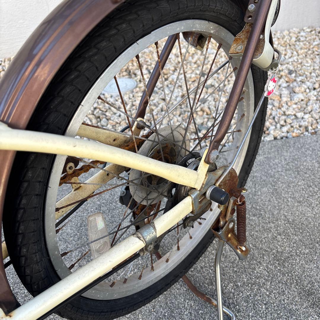 クリーム色シティサイクル バスケット付き