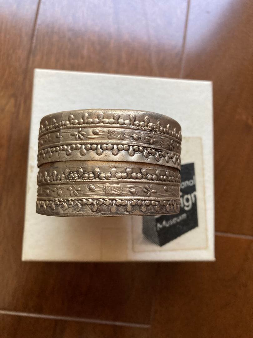 National Design museum 陶器　ボックス　小物入れ　青白　丸