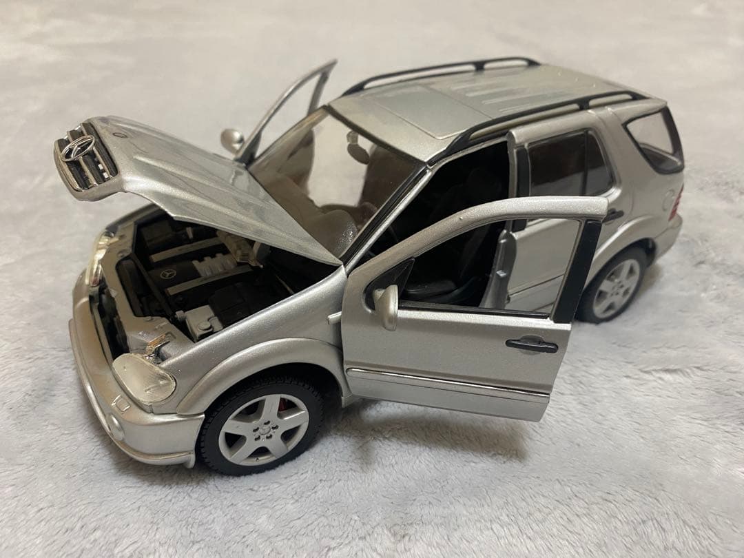 ミニカー Maisto Mercedes-Benz ML 55 1/18